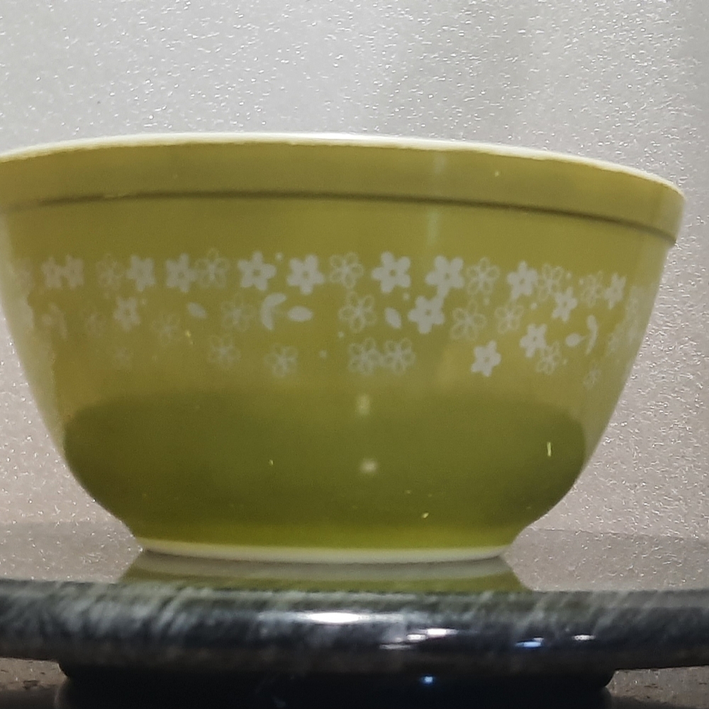 Vintage Pyrex Spring Blossom Crazy Daisy Bowl